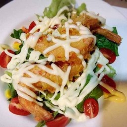 สลัดกุ้งทอด