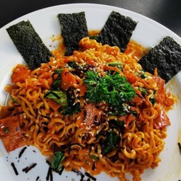 ผัดมาม่าเกาหลีแฮม