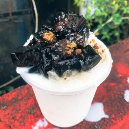 เฉาก๋วยนมสดเราคัดสรรใช้นมสดแท้ๆร่วมด้วยกับเฉาก๋วยหนึบ