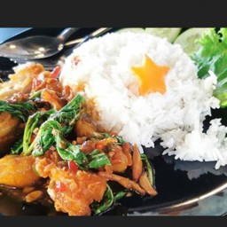 ข้าวกระเพราไก่กรอบ