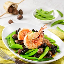 ถั่วลันเตาผัดเกาลัดรวมมิตร (stir-fried green pea with chestnut)