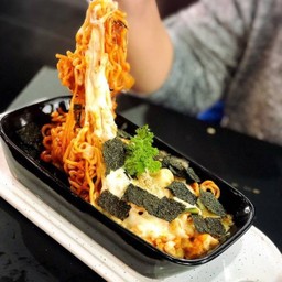 ผัดเกาหลีไก่ชีสยืด