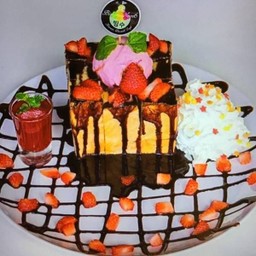 โทสต์ชิบูย่าช็อคสตอเบอรี่.