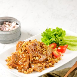 หมูทอดกระเทียม (สูตรเกาหลี) (Stir-fried pork with garlic and pepper)