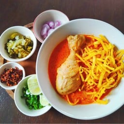 ข้าวซอยไก่ อร่อยมากค่ะ คือดีอ่ะ