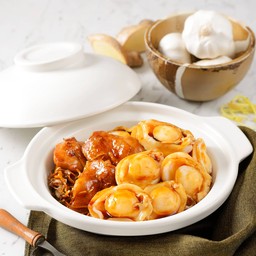 เป๋าฮื้ออบไก่เมาบรั่นดี (Abalone with steamed chicken with ginger, homemade soy sauce and brandy)