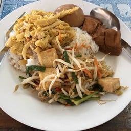 ข้าวราดแกงแม่ศรีรจิต