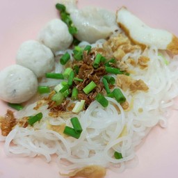 เส้นเล็กแห้งลูกชิ้นปลา