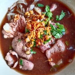 เส้นเล็กเนื้อสด ตับ ริ้ว ลูกชิ้น น้ำตก