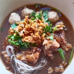 ก๋วยเตี๋ยวลูกชิ้น เอ็นแก้ว เนื้อตุ๋น น้ำตก