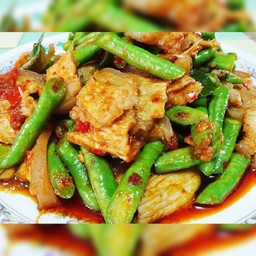 ผัดพริกแกง (ราดข้าว) ต้องกดเลือกเนื้อสัตว์