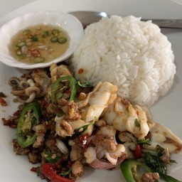 ข้าผัดกระเพราหมูปลหมึก