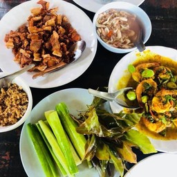 หมูทอด ผัดเผ็ดกุ้ง น้ำพริกแมงดา