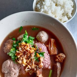 เกาเหลารวมน้ำตก+ข้าวหอมมะลิ