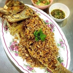 ปลาเก๋าทอดกระเทียม