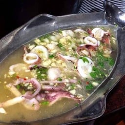 ปลาหมึกไข่นึ่งมะนาว