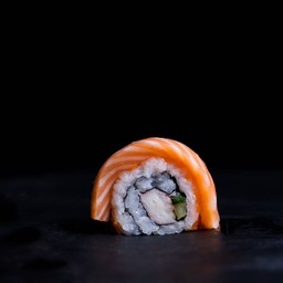 แซลมอนโรล