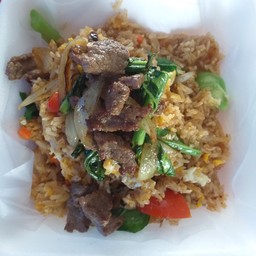 ข้าวผัดเนื้อทอด ไข่ใน