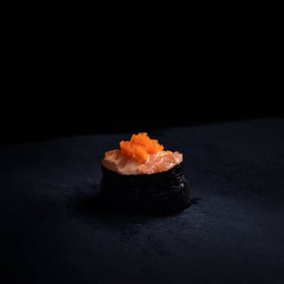 แซลมอนซอสเผ็ด