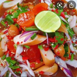 ยำไส้กรอกหนังกรอบ