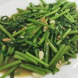 ผัดผักบุ้งไฟแดง