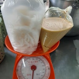 ขนมจีนครี่งกิโล + น้ำยาครึ่งกิโล เลือกน้ำยาได้ 2 อย่าง