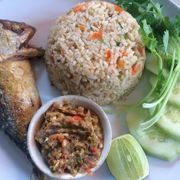 ข้าวผัดน้ำพริกปลาทู