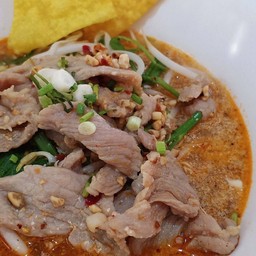 ก๋วยเตี๋ยวหมูนุ่มต้มยำ