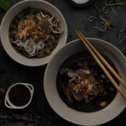 ก๋วยเตี๋ยวต้มยำกากหมู By น้องฟ้า