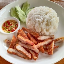 ข้าวหมูเนื้อแดงทอดน้ำปลา
