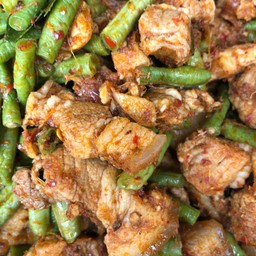 ผัดพริกแกง