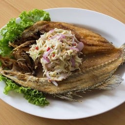 ปลากระพงทอดยำมะม่วง (ตัว)