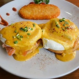 Classic New Orleans Eggs Benedict Canadian Bacon