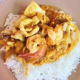 ผัดผงกะหรี่ กับข้าว