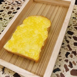 ขนมปังปิ้งเนยสัปปะรด