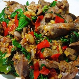 ผัดกระเพาเครื่องในไก่