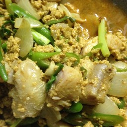 ข้าวหมูผัดผงกระหรี่