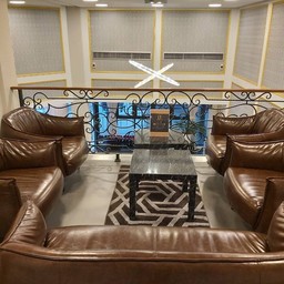 ที่นั่งสำหรับลูกค้าชั้นลอย