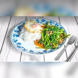 ผัดผักบุ้ง (ราดข้าว) ต้องกดเลือกเนื้อสัตว์