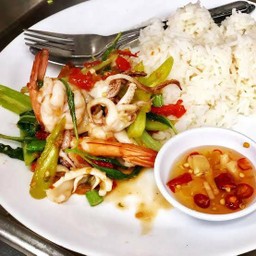 ผัดกระเพราทะเล [เจเจ ตามสั่ง]