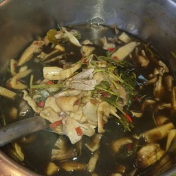 แกงหน่อไม้ใส่เห็ด