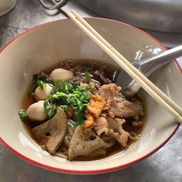 ก๋วยเตี๋ยวหมูธรรมดา(หมูสด ตับ ลูกชิ้น หมูสับ) วันนี้ตับหมดนะคะ