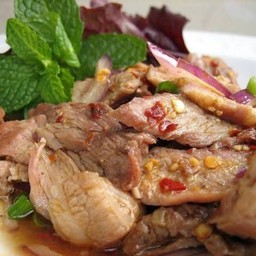 หมูน้ำตก