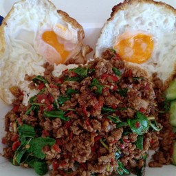 [อร่อยซ่ากับโค้ก] ข้าวกะเพราถาดเนื้อ สำหรับ 2 ท่าน (ไข่ 2 ฟอง) +  โค้ก ออริจินัล (กระป๋อง)