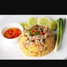 ข้าวผัด หมู,ไก่,แหนม