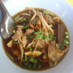 ก๋วยเตี๋ยวไก่มะระ เมืองสองแควป้าแอน