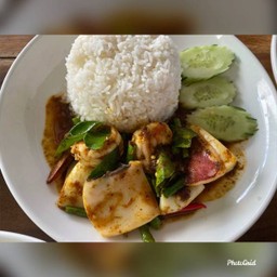 ข้าวผัดเครื่องแกงซีฟู้ด