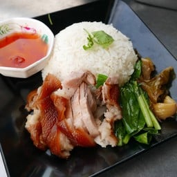 เฮียอ้วนข้าวมันไก่ ข้าวขาหมู บะหมี่เกี๊ยว เทพรักษ์