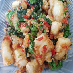 ผัดกะเพราไข่ปลาหมึก (กับข้าว)