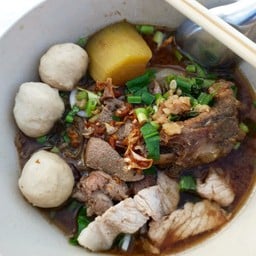 ก๋วยเตี๋ยวยายช่วย